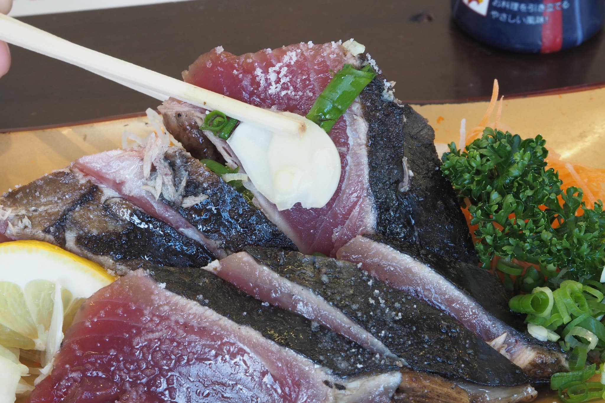にんにくと粗塩が食欲をそそります
