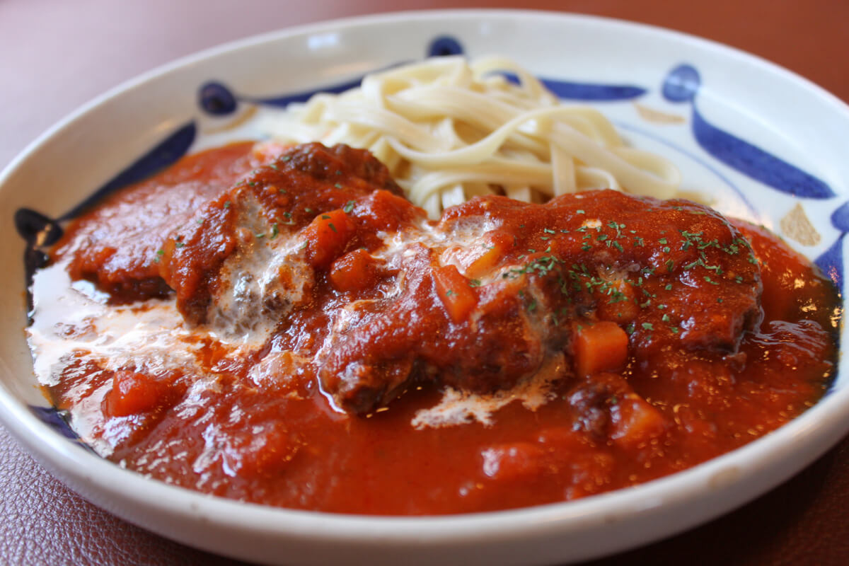 牛スネ肉のトマトシチュー