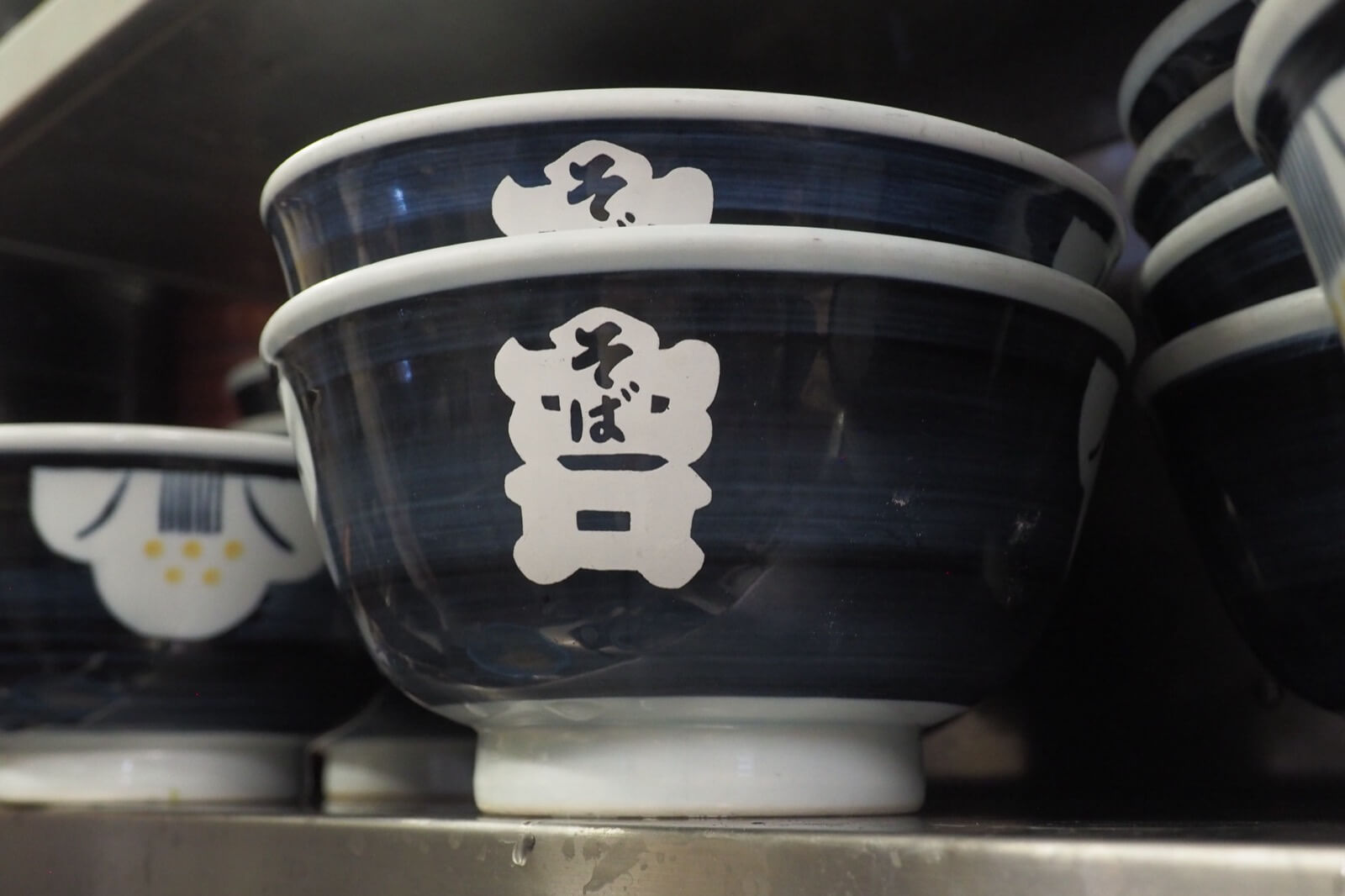 自社オリジナルのそば吉器